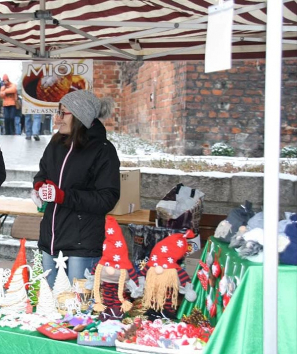 JARMARK BOŻONARODZENIOWY W OSTRZESZOWIE